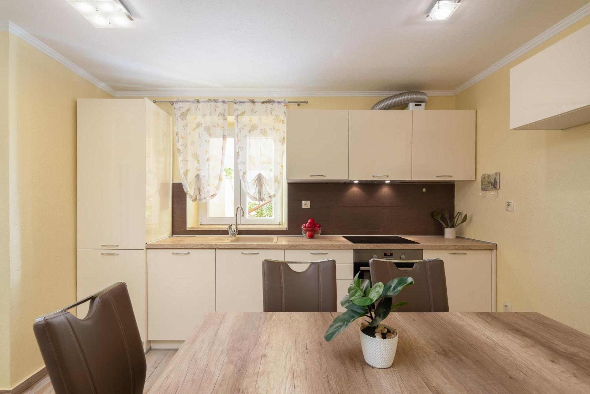 Apartment Perla - 2 Min To The & Free Parking