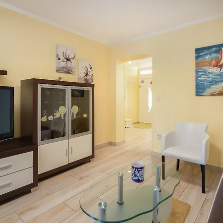 Perla Apartment - 2 Min To The Beach & Free Parking Makarska Exterior photo