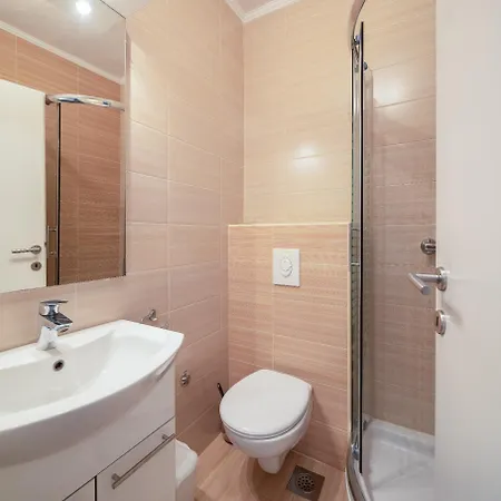 Perla Apartment - 2 Min To The Beach & Free Parking Makarska Exterior photo