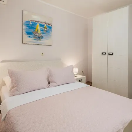 Perla Apartment - 2 Min To The Beach & Free Parking Makarska Exterior photo