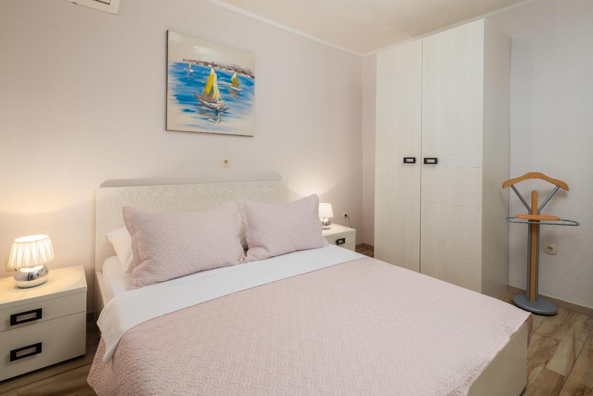 Apartment Perla - 2 Min To The & Free Parking Makarska