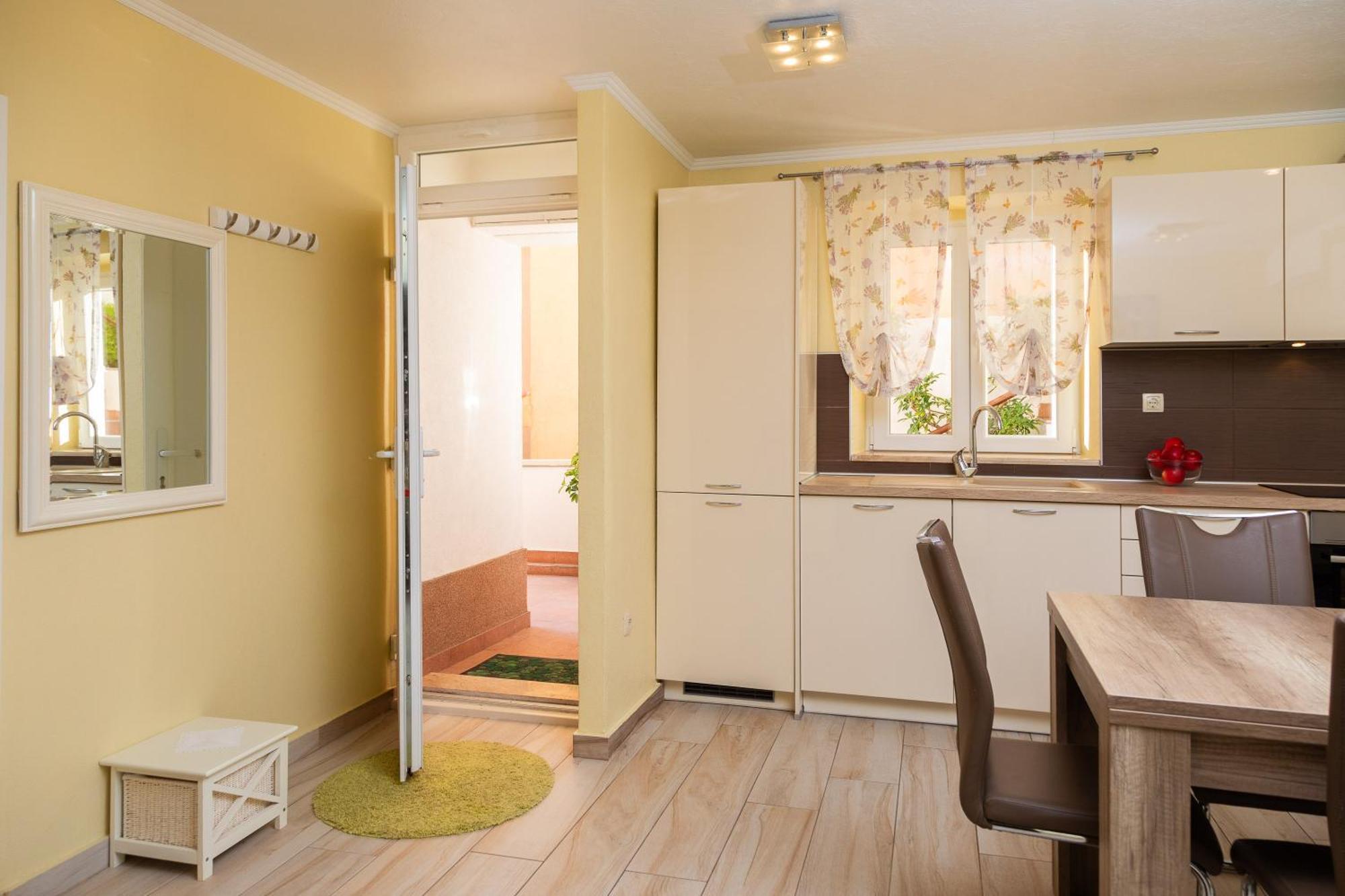 Perla - 2 Min To The & Free Parking Apartment