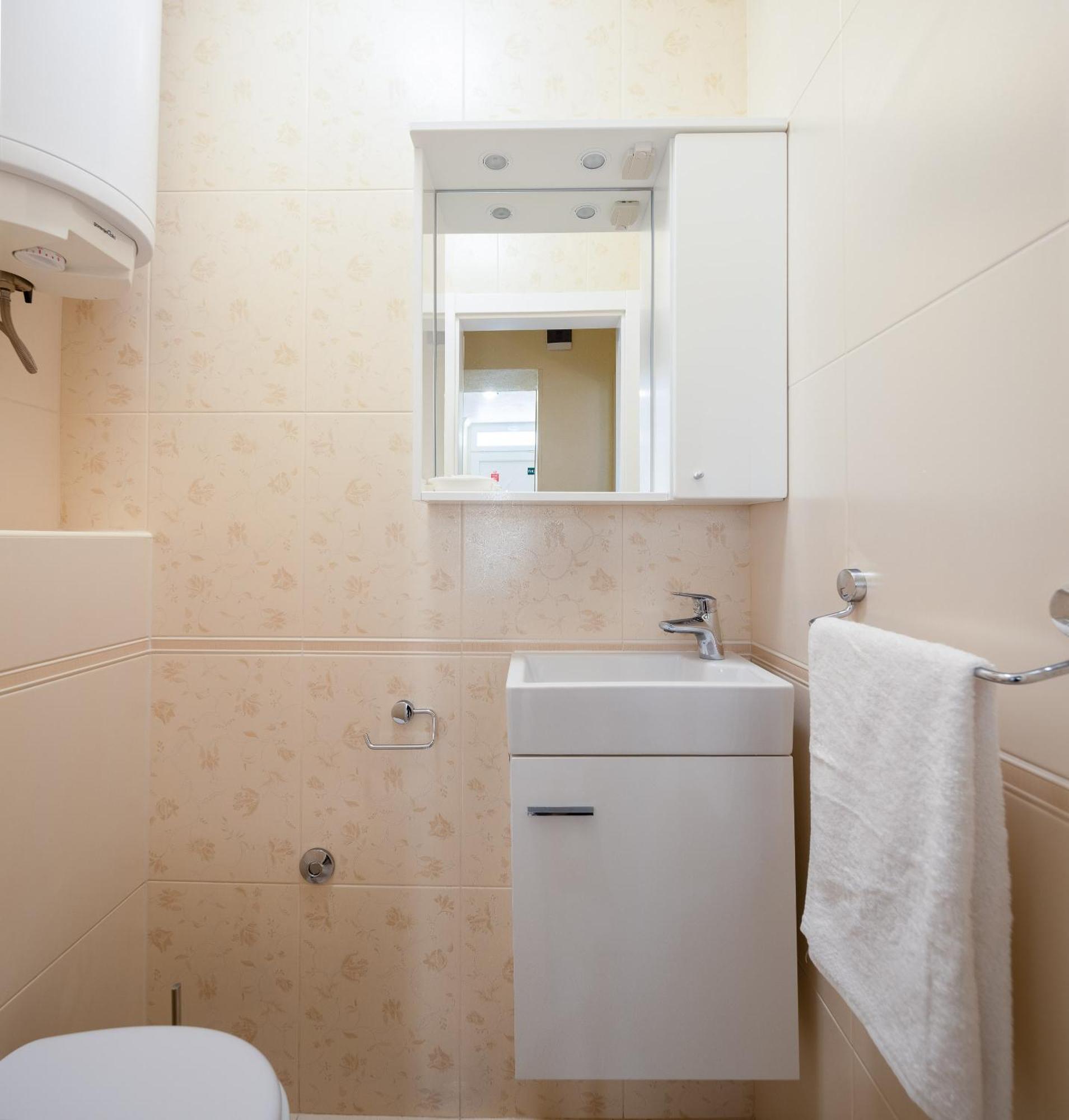 Apartment Perla - 2 Min To The & Free Parking