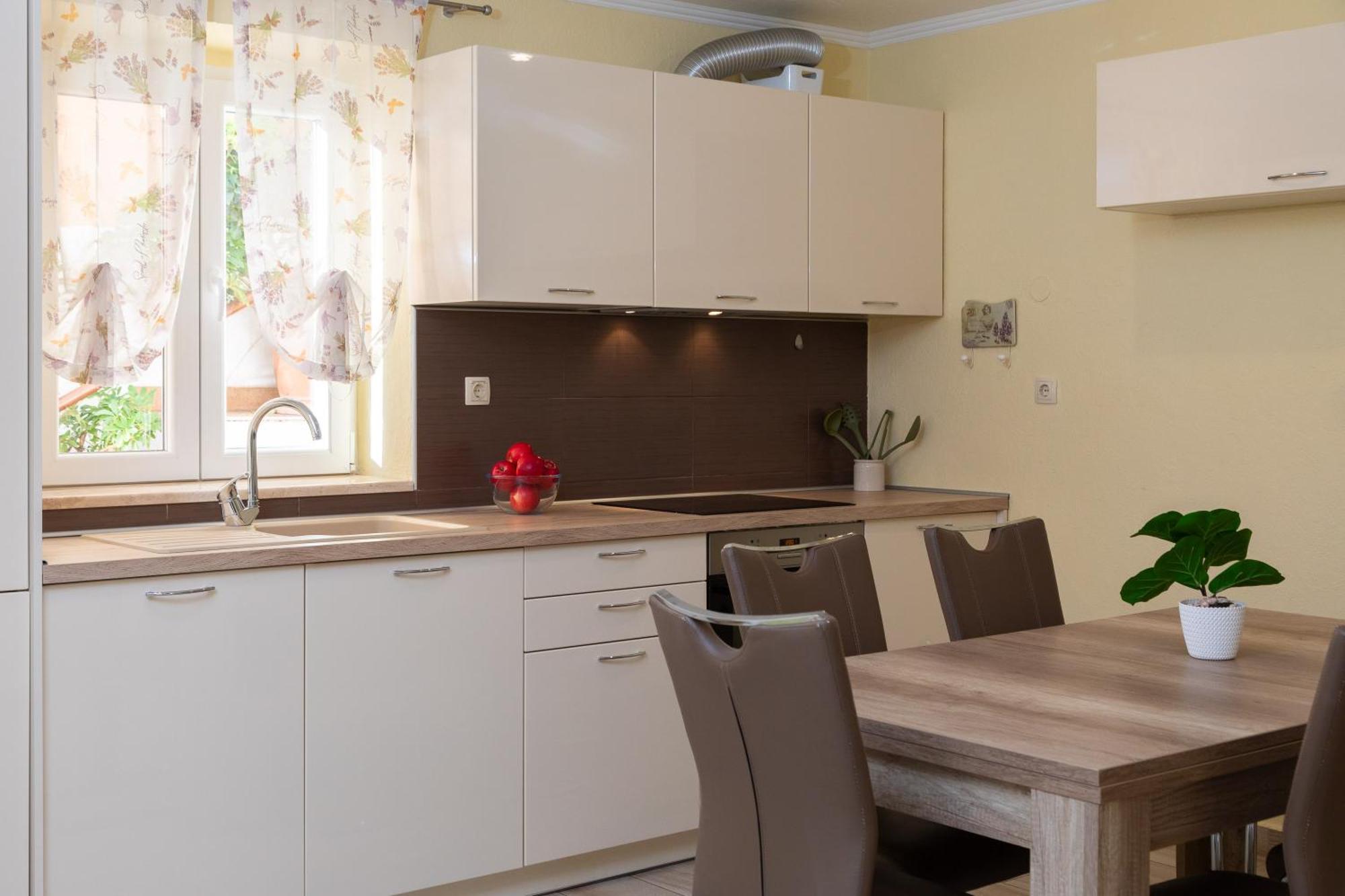 Apartment Perla - 2 Min To The & Free Parking *